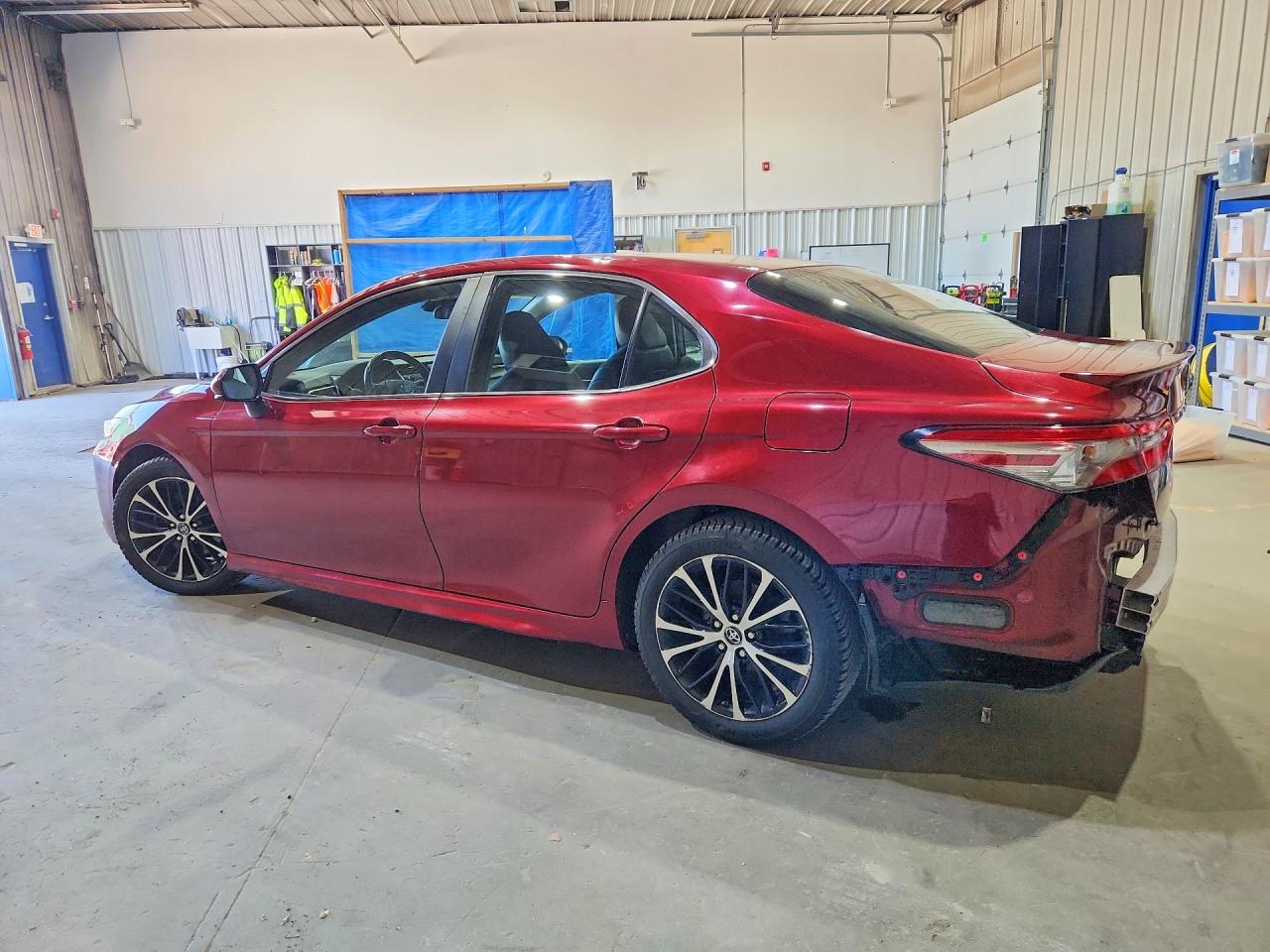 2018 TOYOTA CAMRY SE photo 4