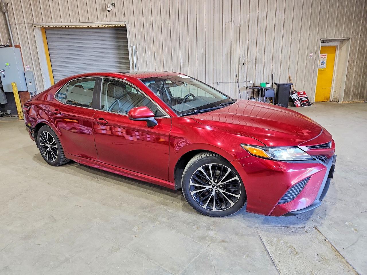 2018 TOYOTA CAMRY SE photo 10