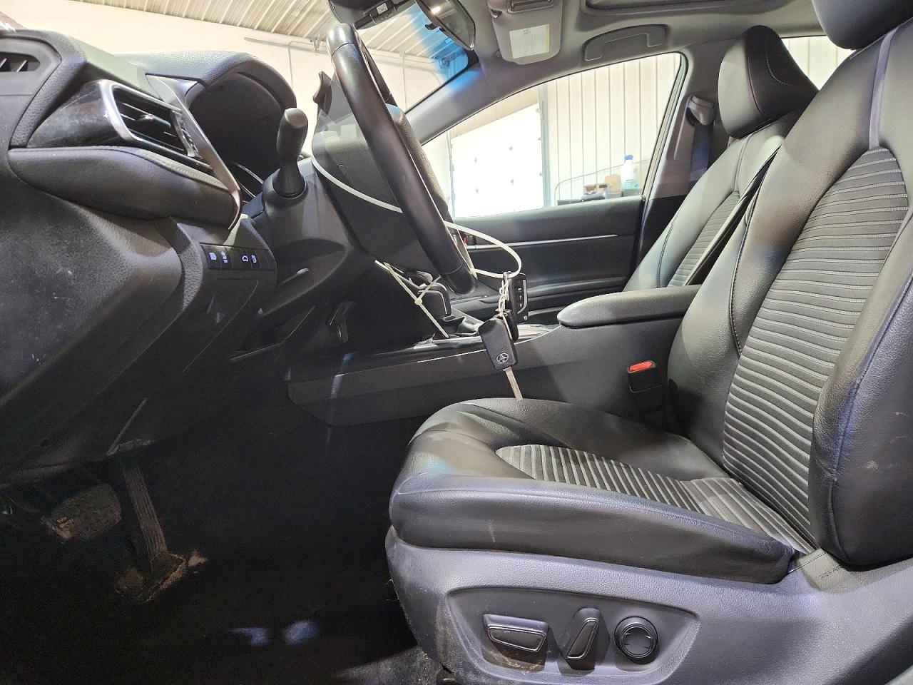 2018 TOYOTA CAMRY SE photo 19