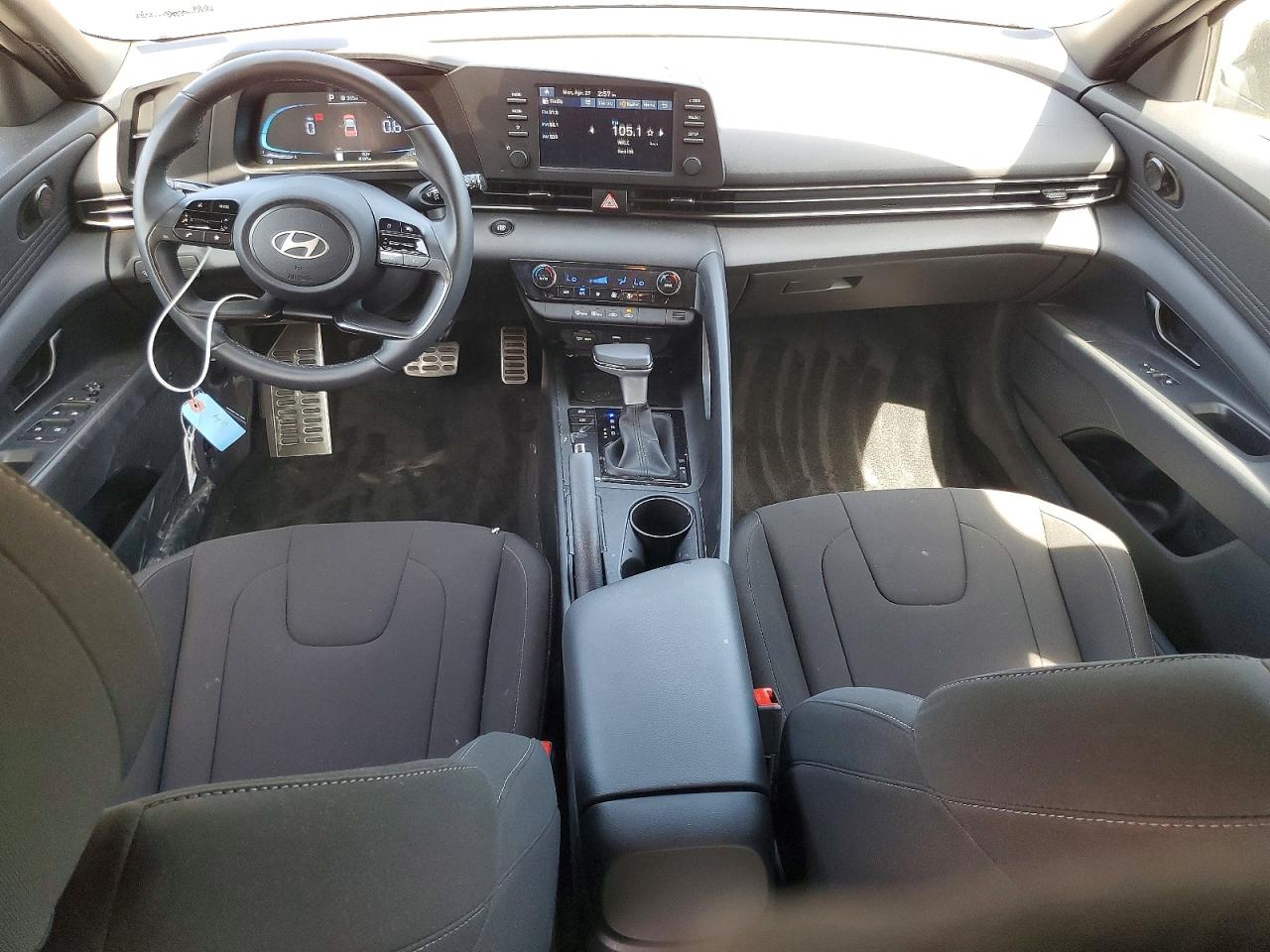 2025 HYUNDAI ELANTRA SEL SPORT photo 15