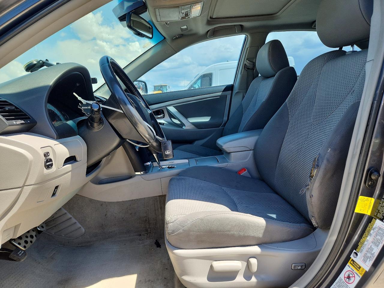 2011 TOYOTA CAMRY SE photo 13