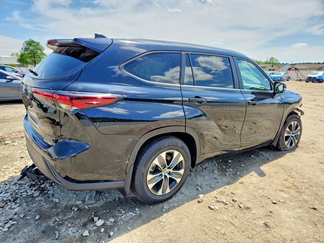 2024 TOYOTA HIGHLANDER XLE photo 7