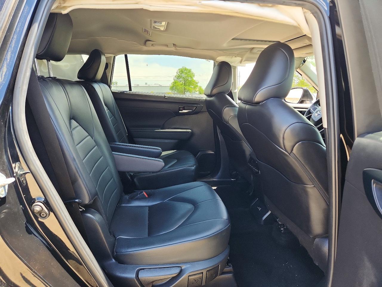 2024 TOYOTA HIGHLANDER XLE photo 31