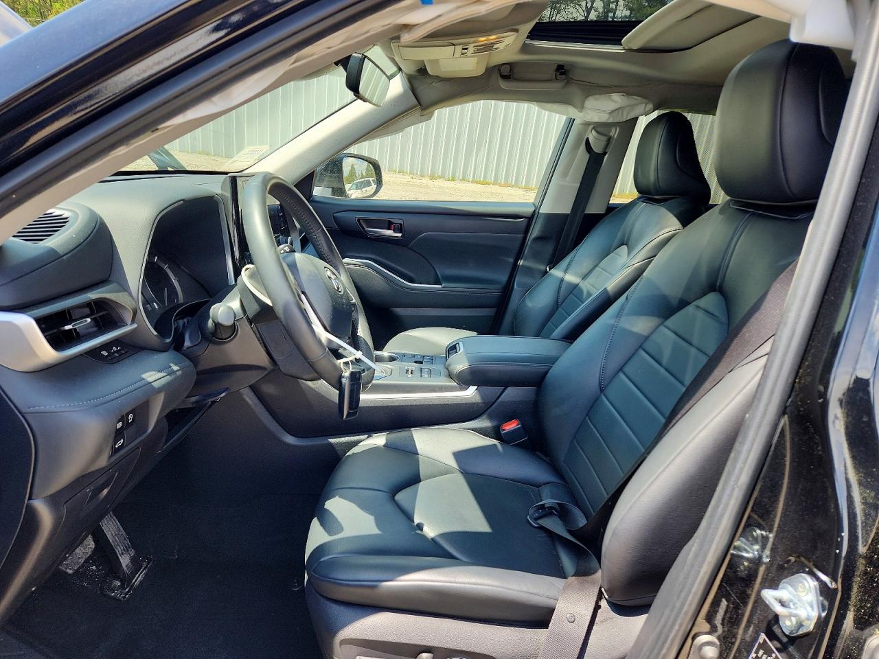 2024 TOYOTA HIGHLANDER XLE photo 19