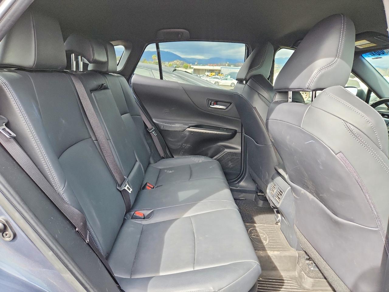 2022 TOYOTA VENZA XLE photo 21