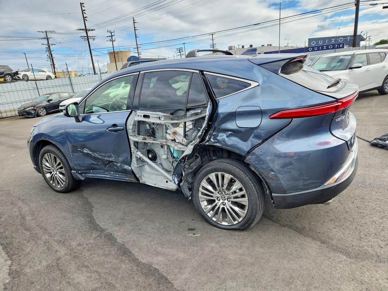 2022 TOYOTA VENZA XLE photo 3
