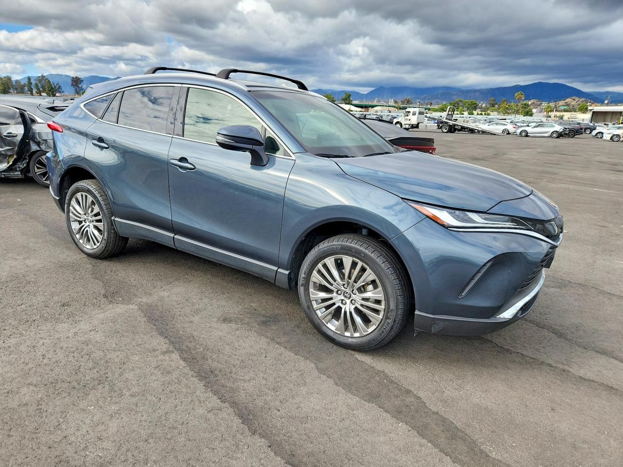 2022 TOYOTA VENZA XLE photo 7