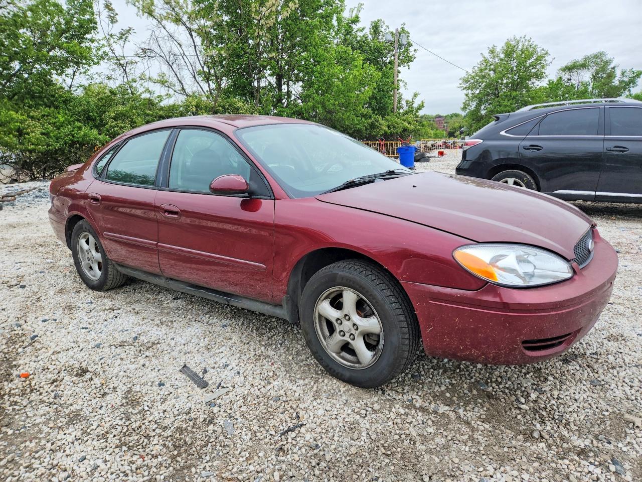 2004 FORD TAURUS SE photo 4