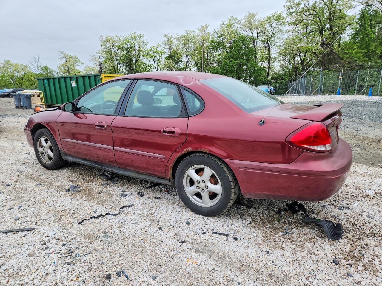 2004 FORD TAURUS SE photo 2