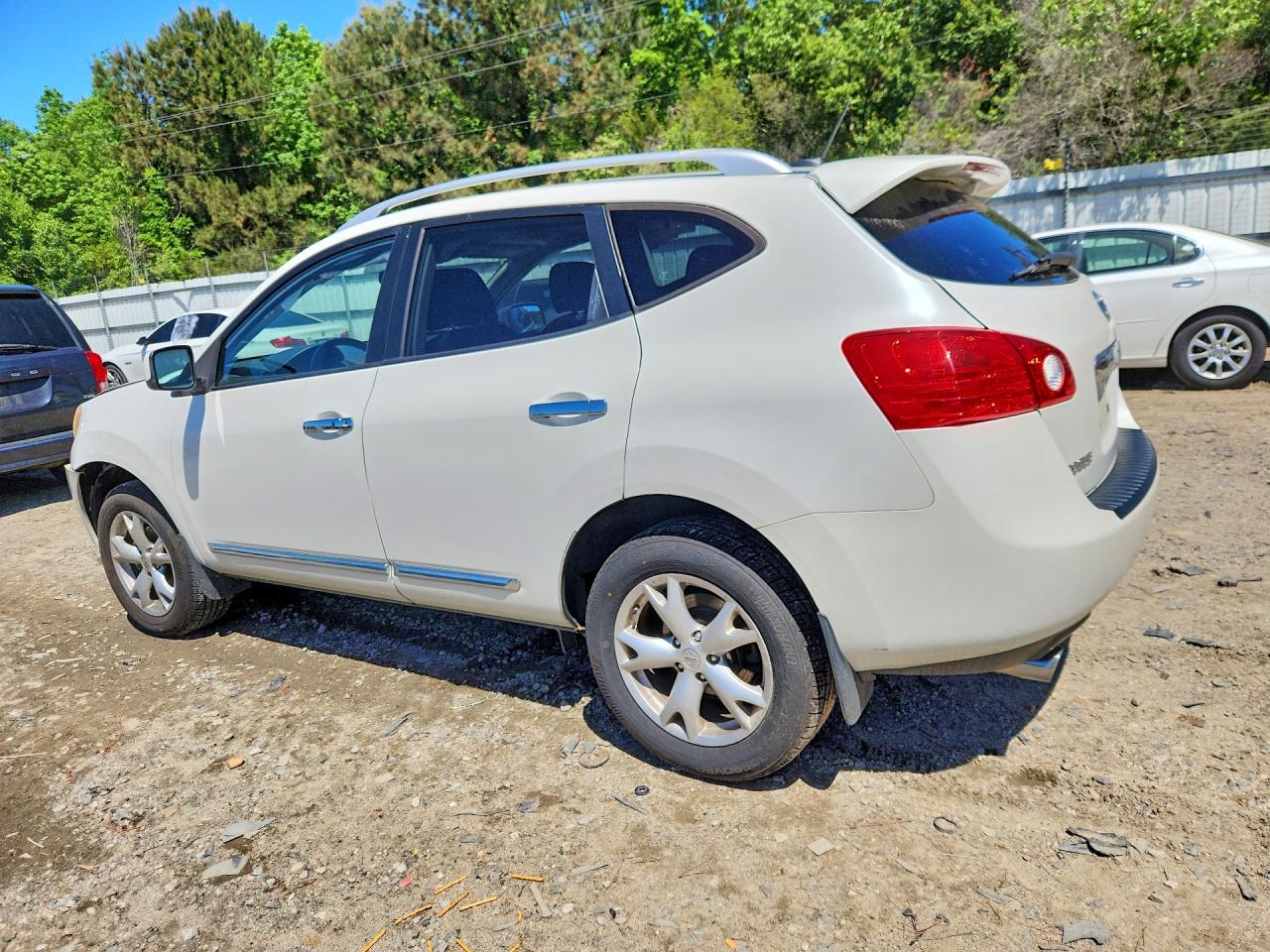 2011 NISSAN ROGUE S photo 2