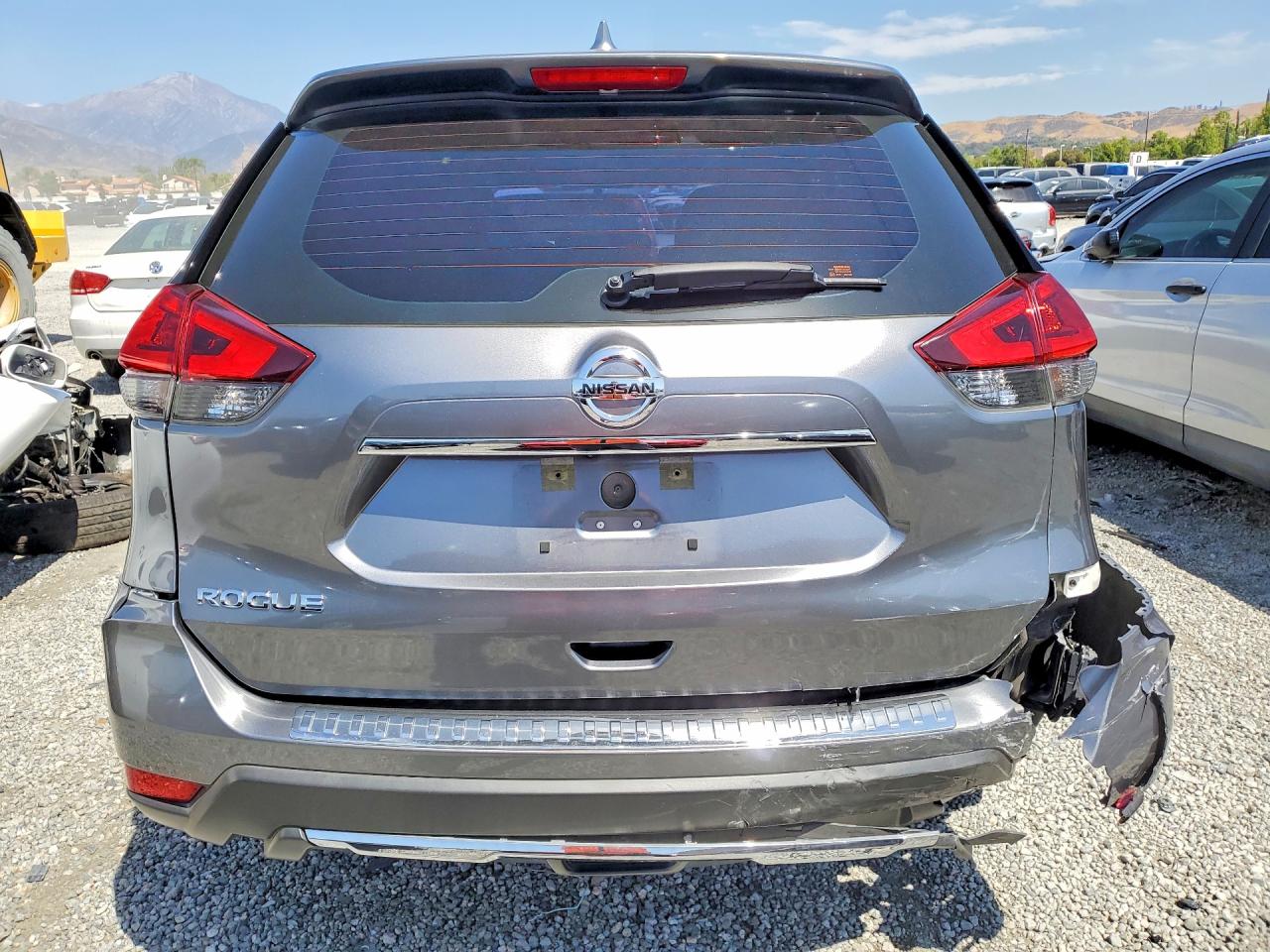 2018 NISSAN ROGUE S photo 16
