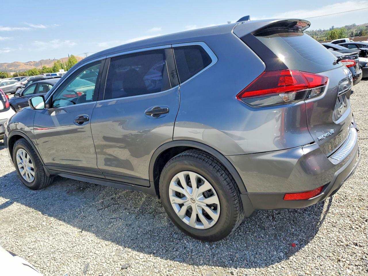 2018 NISSAN ROGUE S photo 4