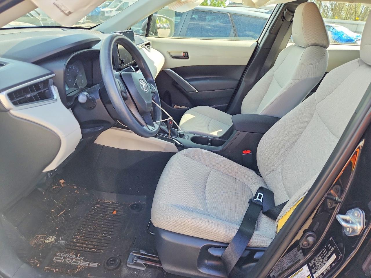 2023 TOYOTA COROLLA CROSS L photo 13