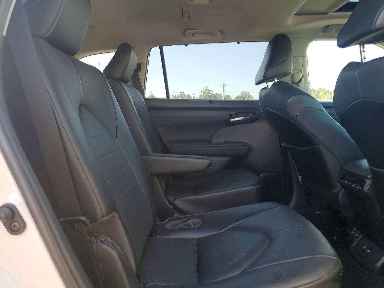 2021 TOYOTA HIGHLANDER HYBRID XLE photo 31