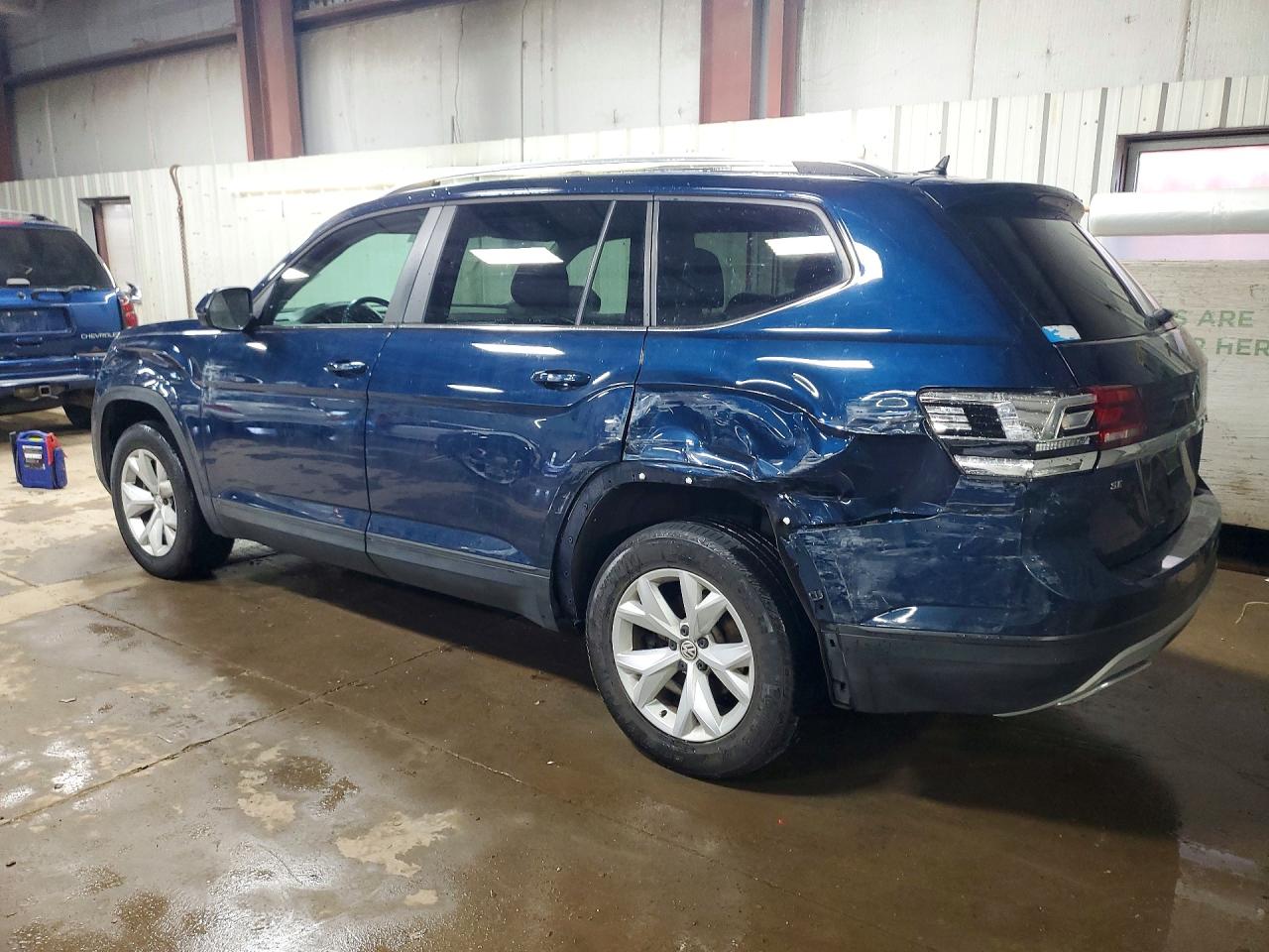 2018 VOLKSWAGEN ATLAS SE photo 2