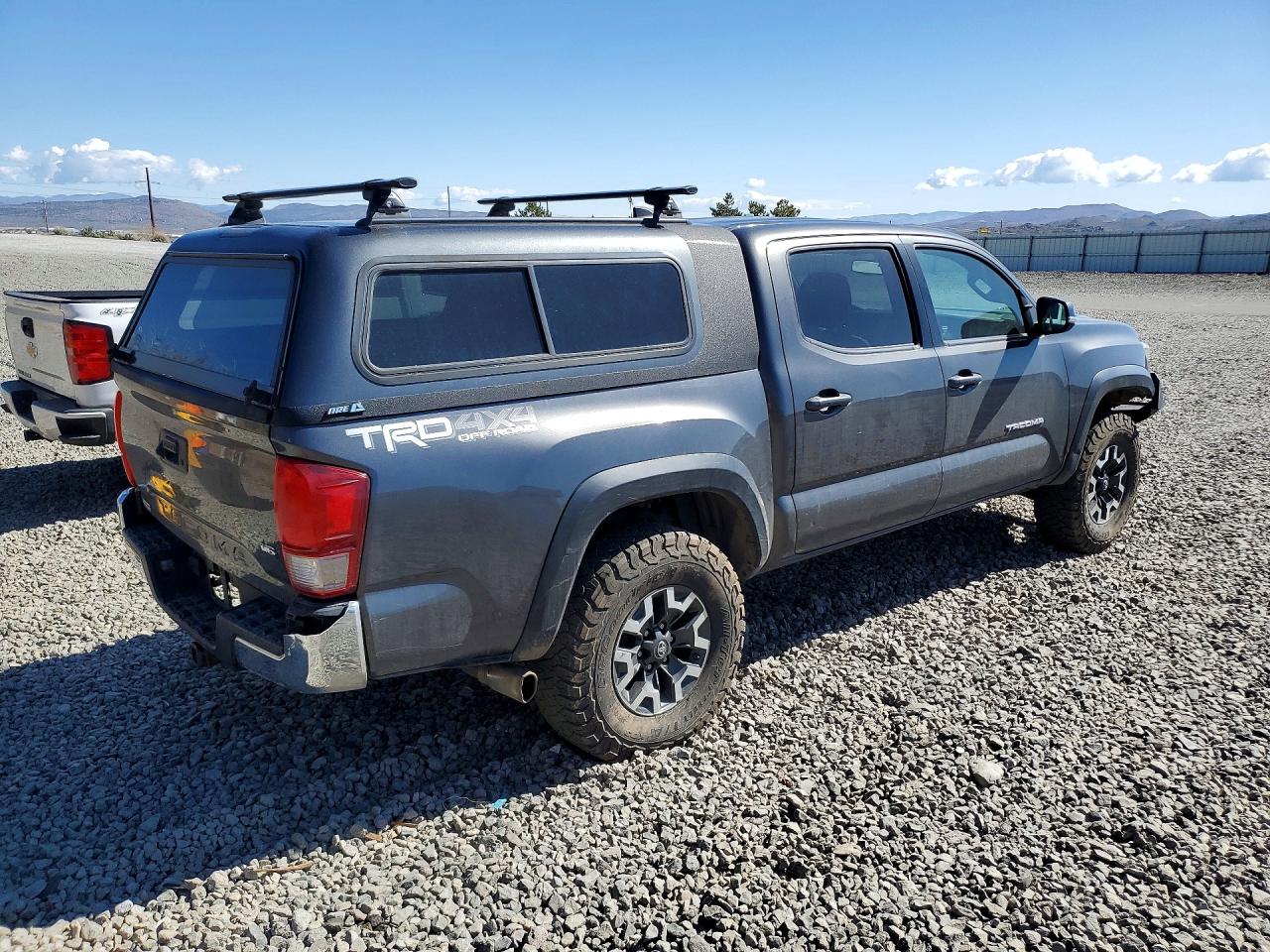 2017 TOYOTA TACOMA TRD OFF-ROAD photo 7
