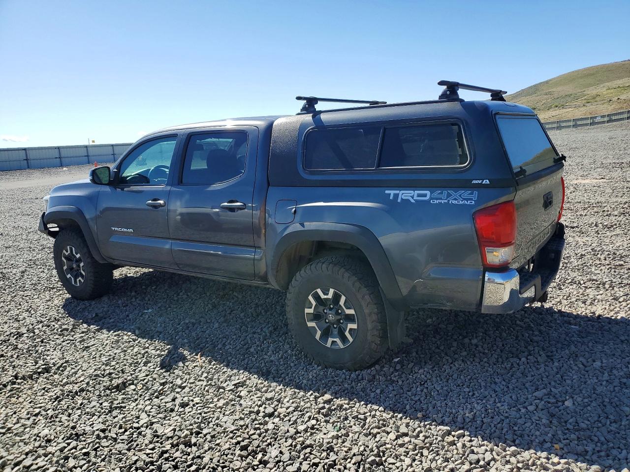2017 TOYOTA TACOMA TRD OFF-ROAD photo 4