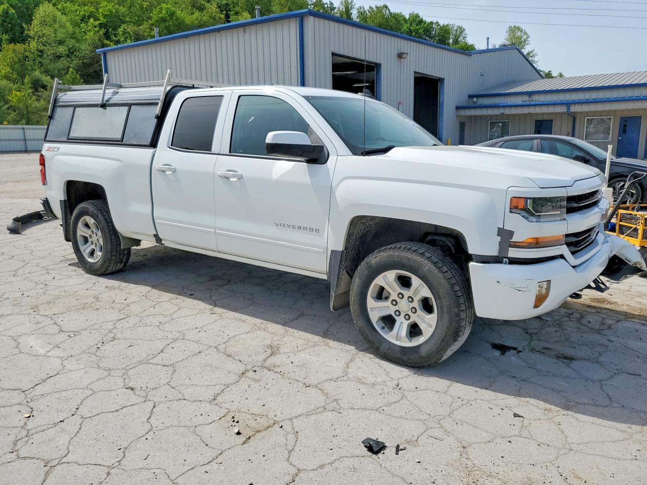 2017 CHEVROLET SILVERADO K1500 LT photo 10