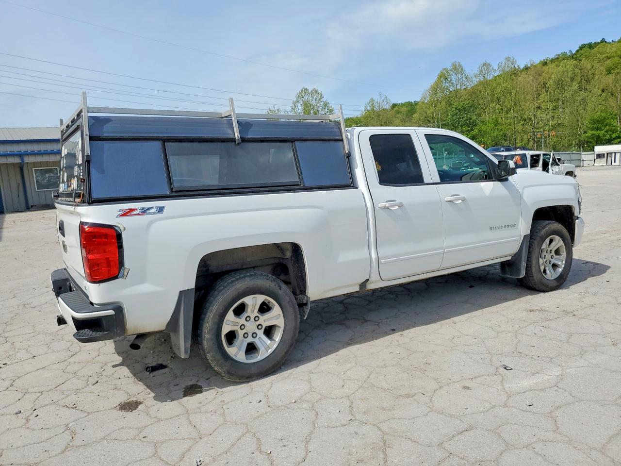 2017 CHEVROLET SILVERADO K1500 LT photo 7