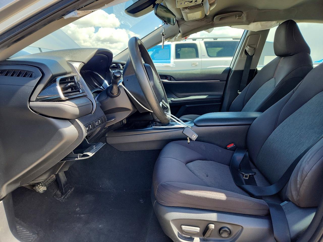 2020 TOYOTA CAMRY LE photo 13