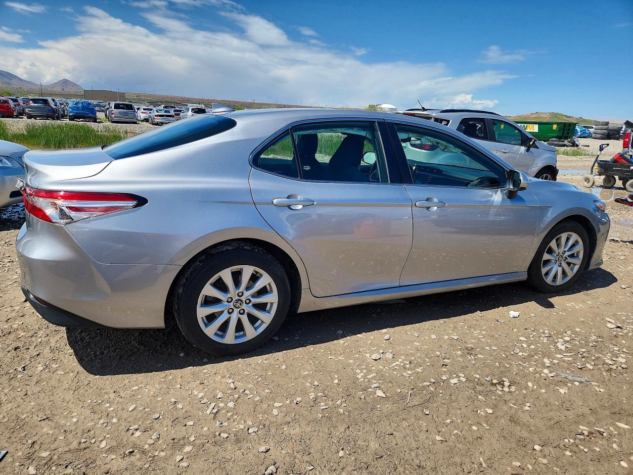 2020 TOYOTA CAMRY LE photo 5