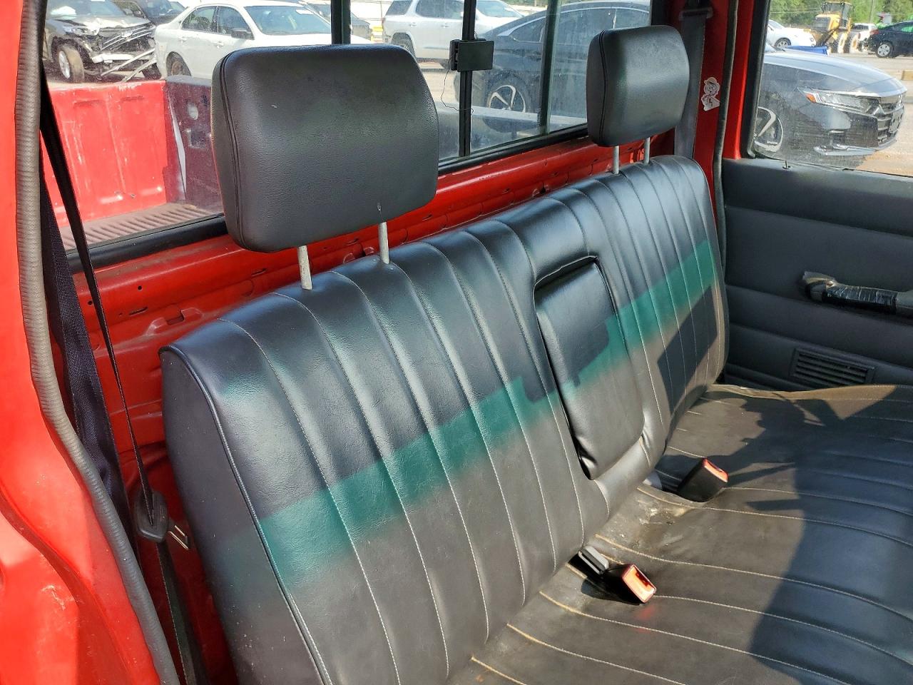 1994 NISSAN TRUCK BASE photo 28