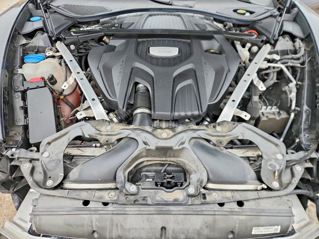 2018 PORSCHE PANAMERA 4 photo 31