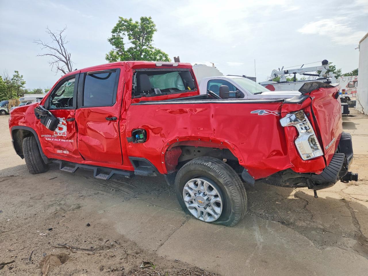 2024 CHEVROLET SILVERADO K2500 CUSTOM photo 3