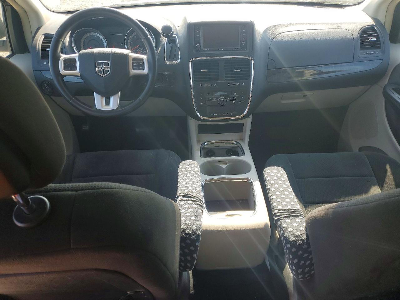 2011 DODGE GRAND CARAVAN CREW photo 22