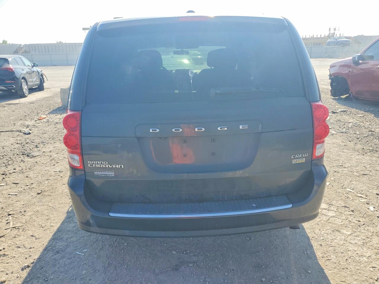 2011 DODGE GRAND CARAVAN CREW photo 16