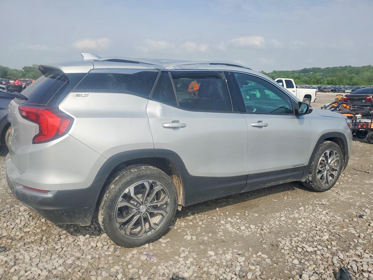 2018 GMC TERRAIN SLT photo 5