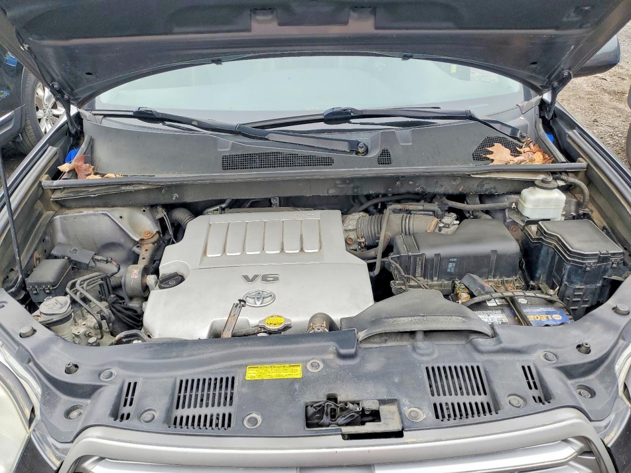 2010 TOYOTA HIGHLANDER SE photo 21
