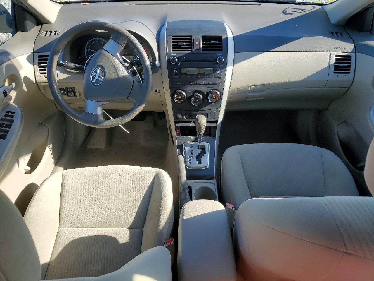 2010 TOYOTA COROLLA LE photo 15