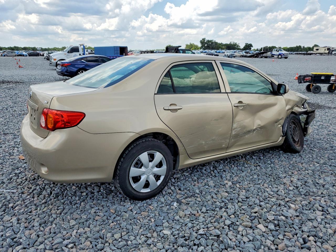 2010 TOYOTA COROLLA LE photo 5