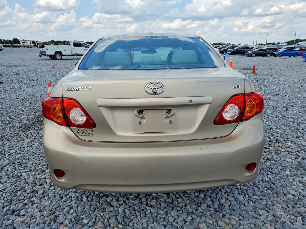 2010 TOYOTA COROLLA LE photo 11