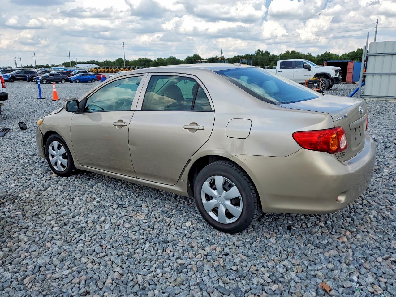 2010 TOYOTA COROLLA LE photo 3