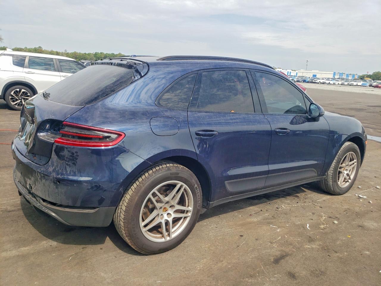 2017 PORSCHE MACAN photo 7