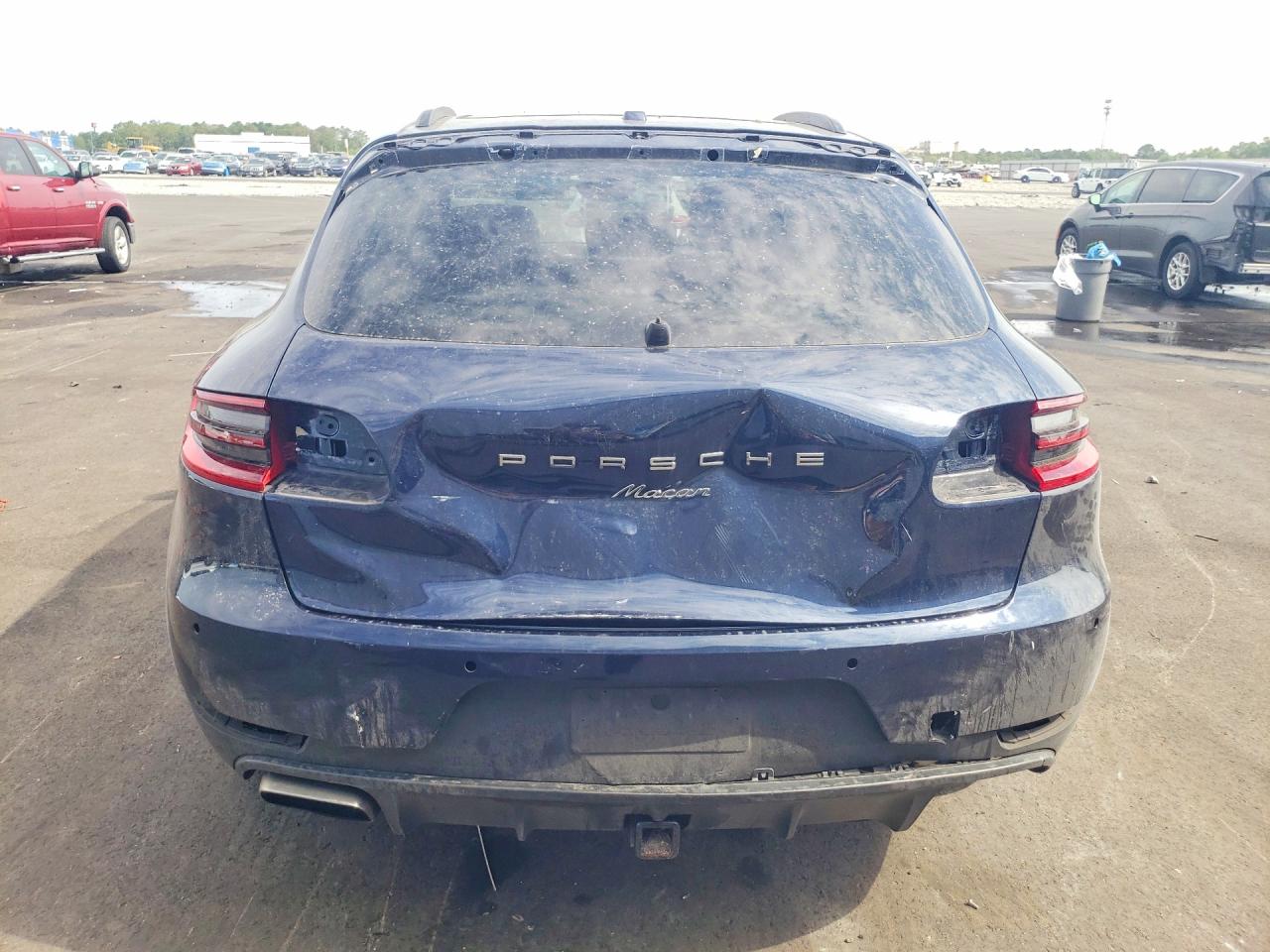 2017 PORSCHE MACAN photo 16