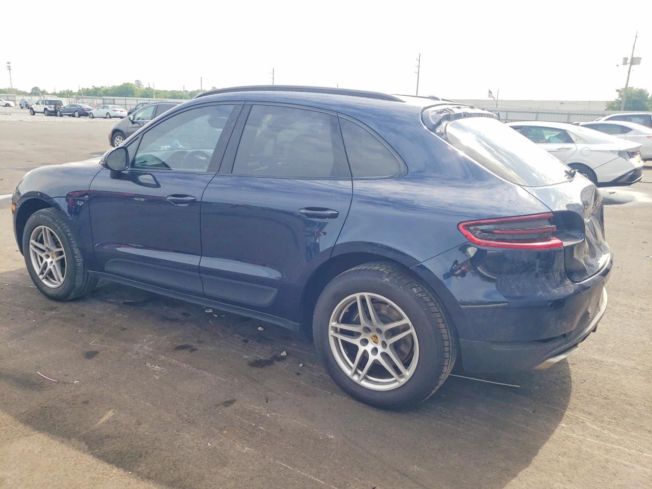 2017 PORSCHE MACAN photo 4