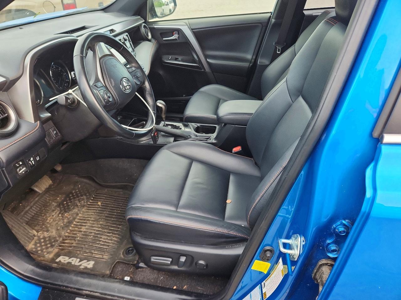 2018 TOYOTA RAV4 HV SE photo 7