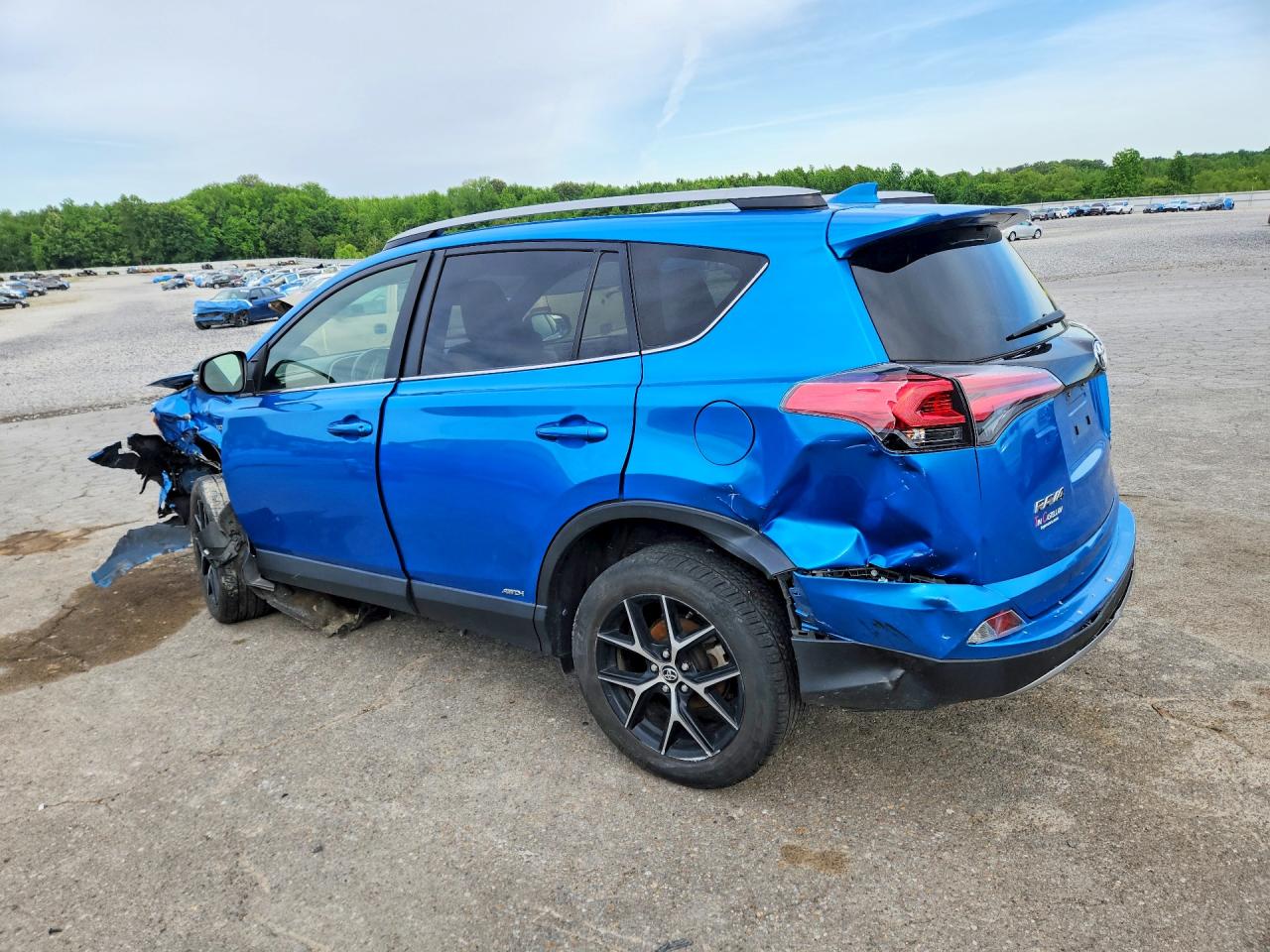 2018 TOYOTA RAV4 HV SE photo 2