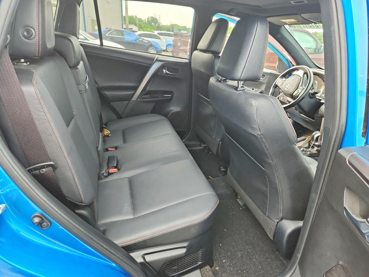 2018 TOYOTA RAV4 HV SE photo 11