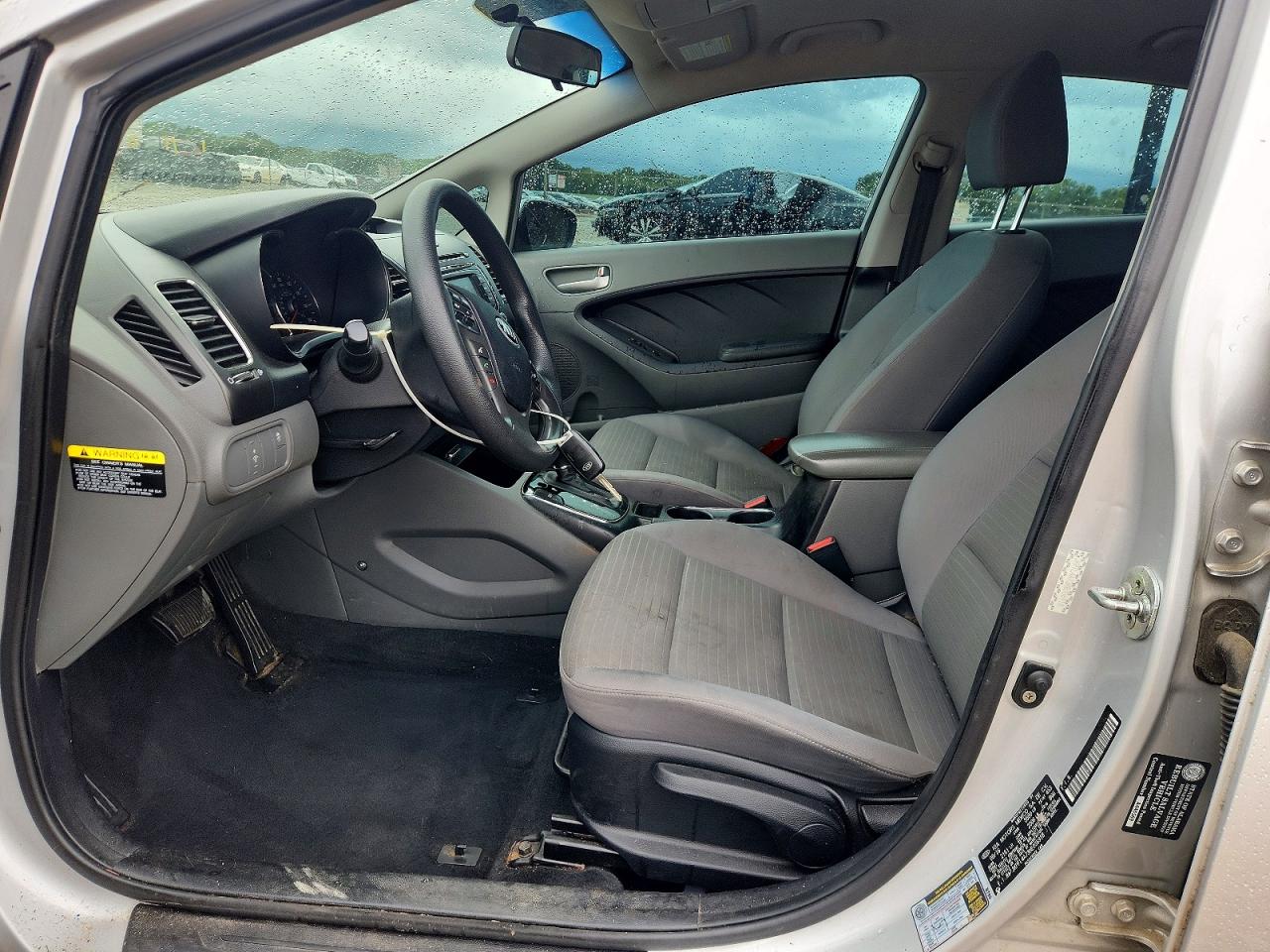 2017 KIA FORTE LX photo 13