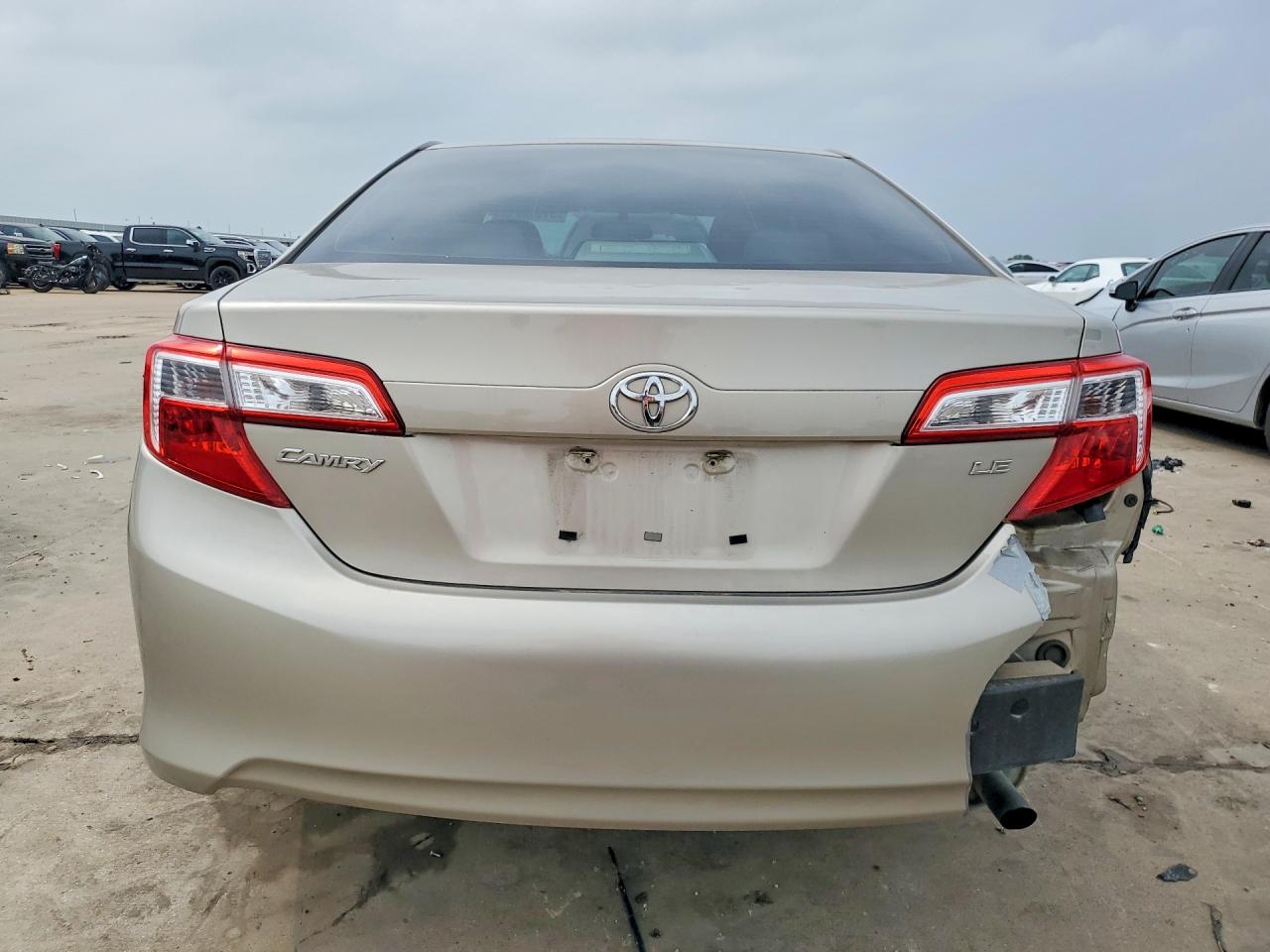 2013 TOYOTA CAMRY LE photo 16