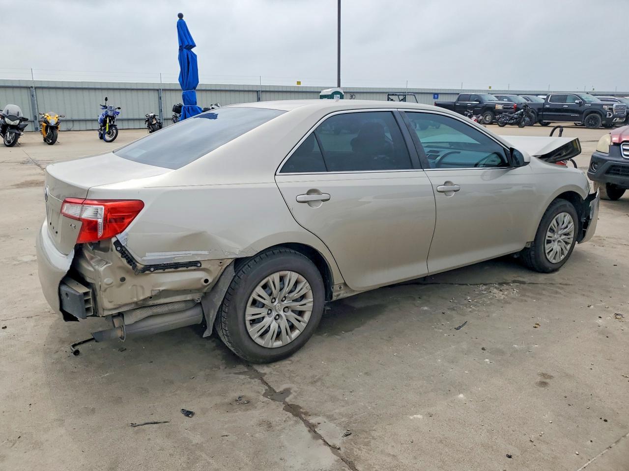 2013 TOYOTA CAMRY LE photo 7