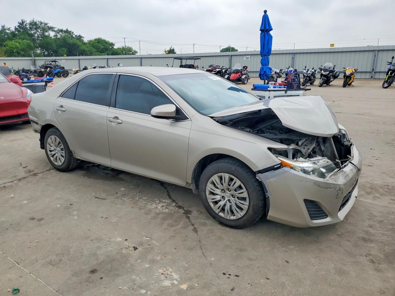 2013 TOYOTA CAMRY LE photo 10