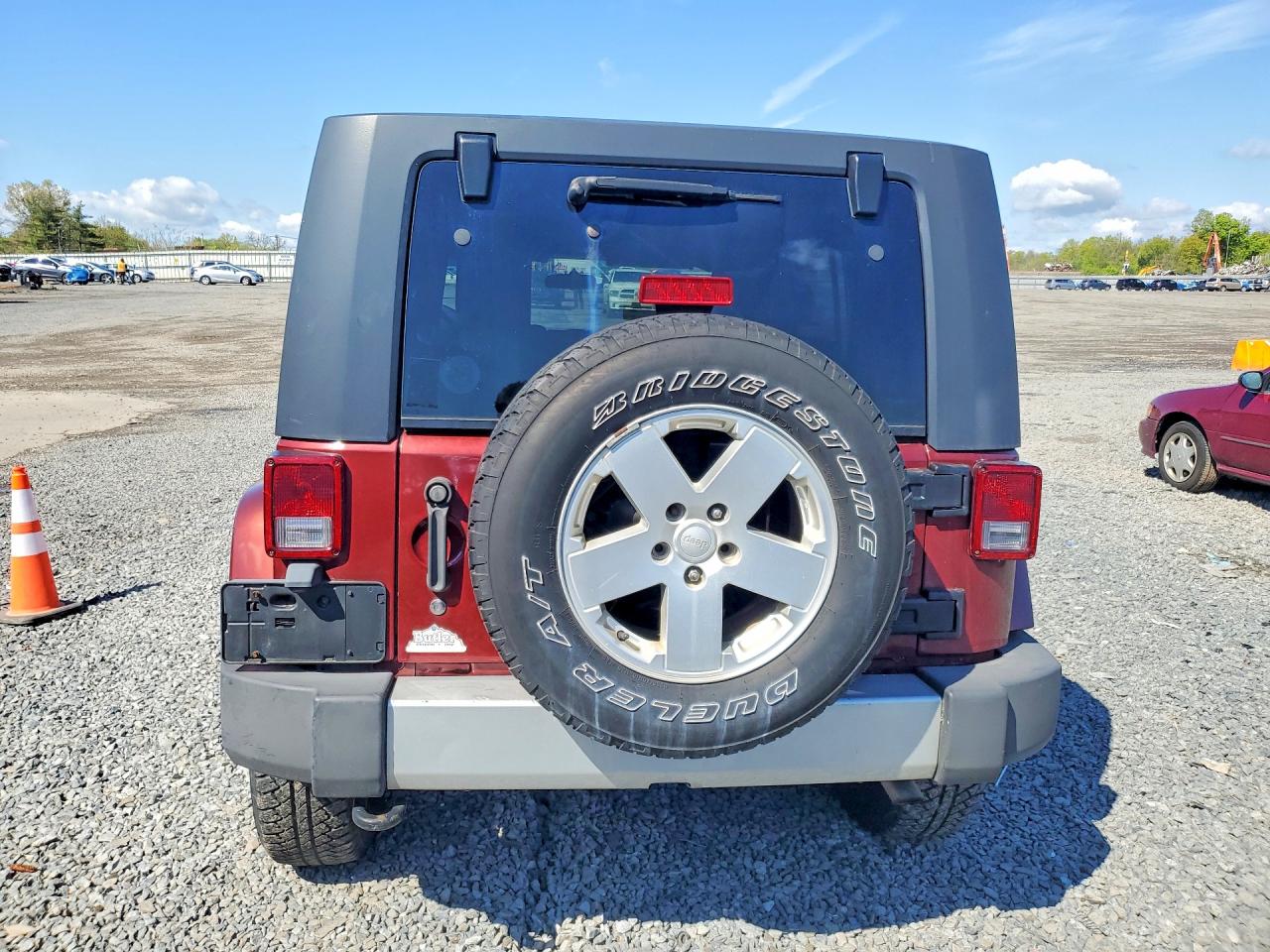 2010 JEEP WRANGLER UNLIMITED SAHARA photo 11