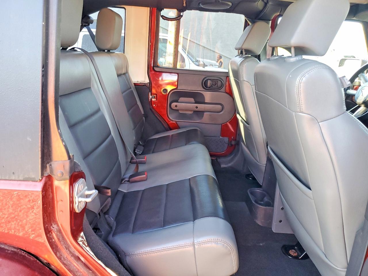2010 JEEP WRANGLER UNLIMITED SAHARA photo 19