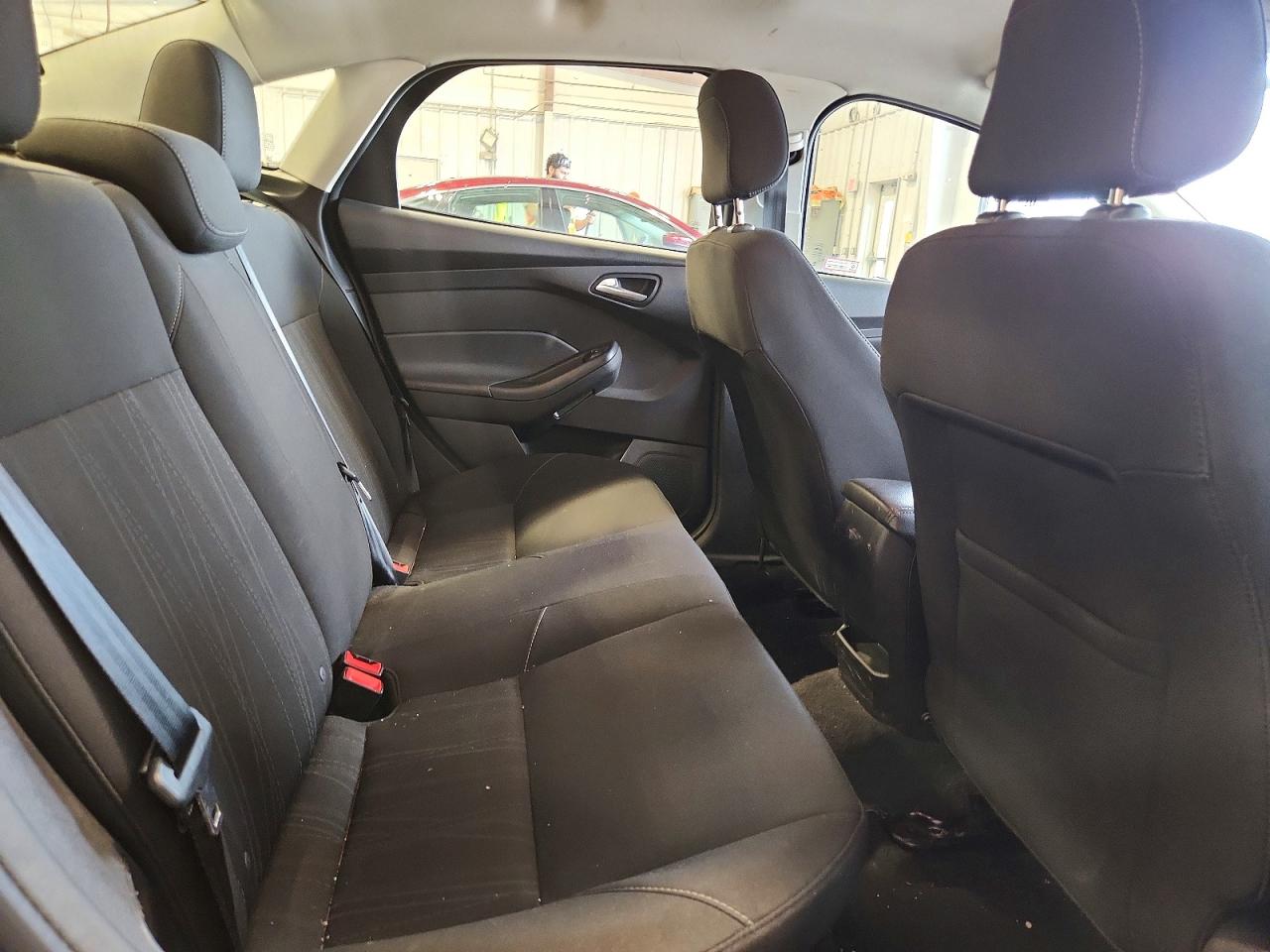 2018 FORD FOCUS SE photo 19