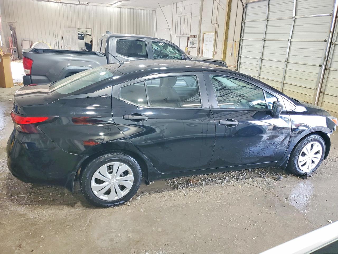 2021 NISSAN VERSA S photo 3